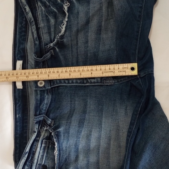 KanCan Womens Denim Shorts Sz 30 Distressed Raw Hem Knee Length Summer Spring - Picture 6 of 8